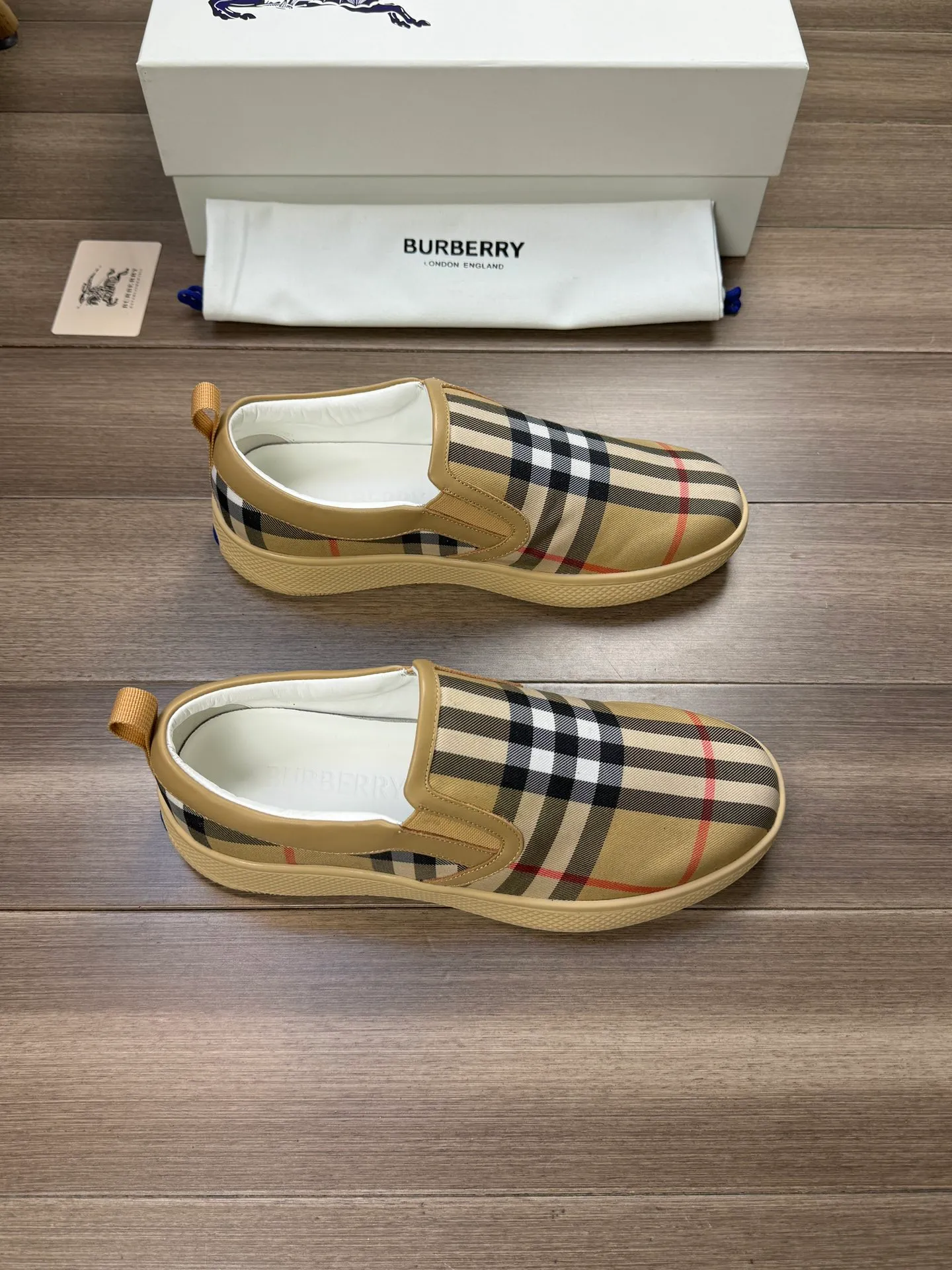[BURBERRY] Burberry P360💰 - Original order 🔍🔍🔍 - Upper: imported 🔝 brand totem cloth, heel brand webbing decoration - Lining: water-dyed cowhide - Outsole: ultra-light rubber; two-color molded outsole - Super high quality control, fine workmanship: highlighted (high-end, extravagance, grade) -Size: 38-44 (Male 45, can be customized)